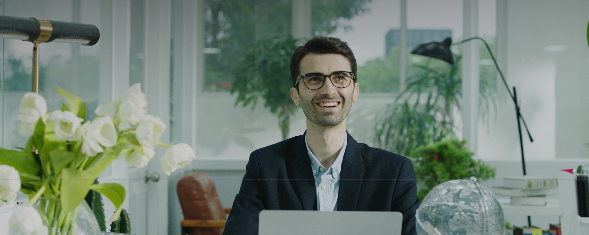 Mastering Human Experience with AI 